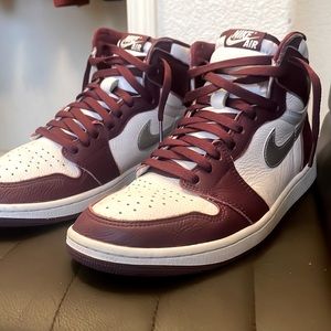 I’m selling my Air Jordan 1 Retro high OG size 9/5 men there maroon and white